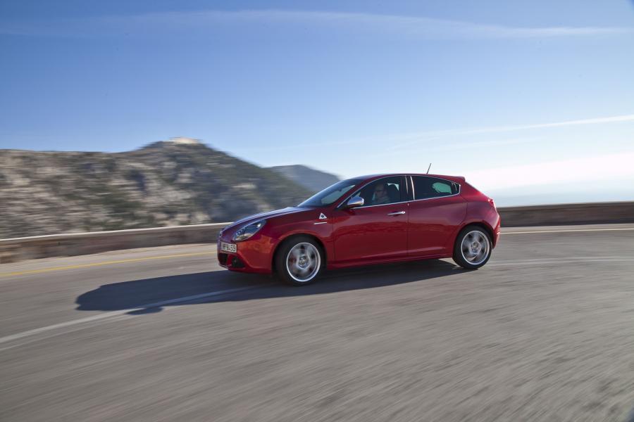  Alfa Romeo Giulietta Quadrifoglio Verde (940) 2010 года  (фото 12 из 48)